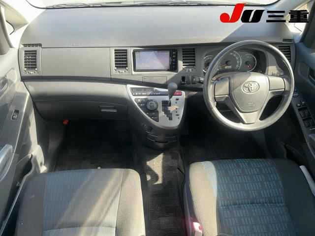 Toyota ISIS 2015 8469339-8