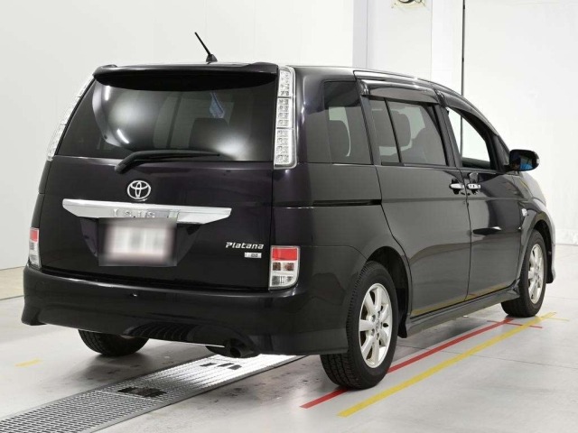 Toyota ISIS 2013 8469349-1