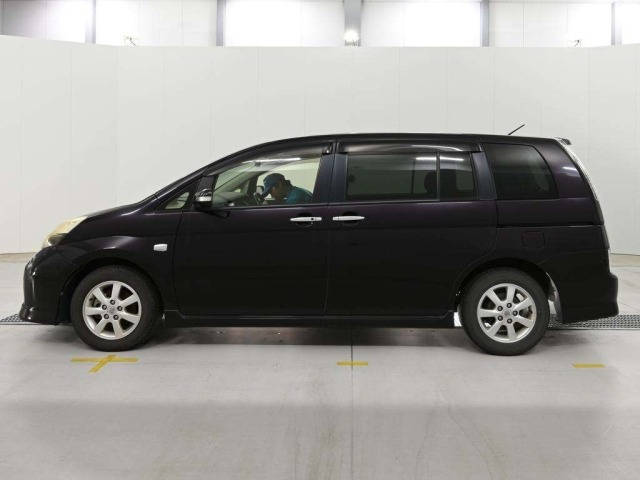 Toyota ISIS 2013 8469349-4