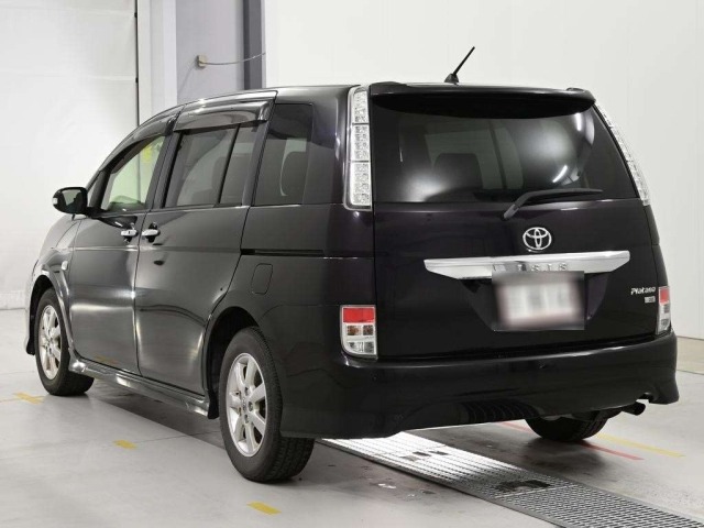 Toyota ISIS 2013 8469349-6