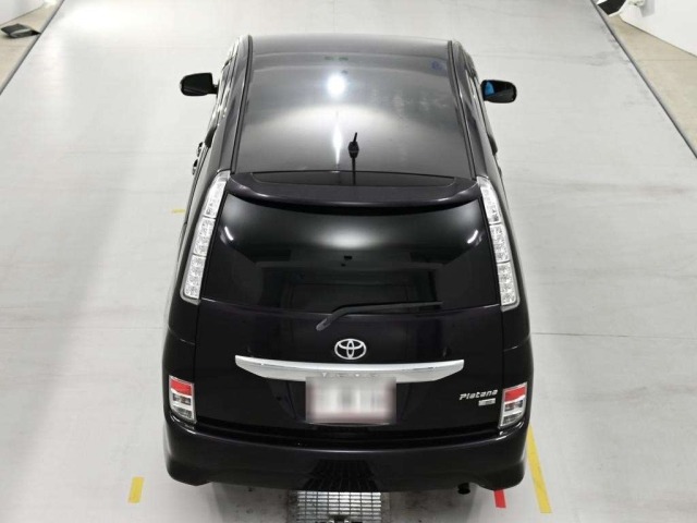 Toyota ISIS 2013 8469349-8