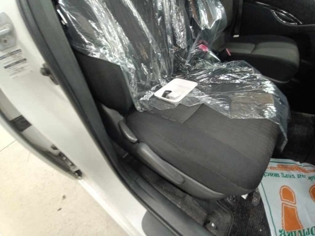 Toyota ISIS 2012 8469350-10