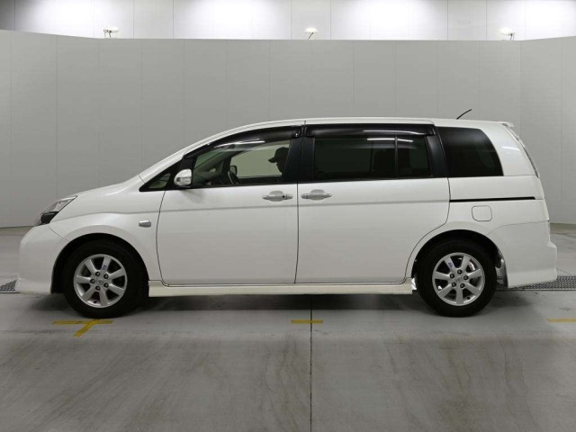 Toyota ISIS 2012 8469350-4