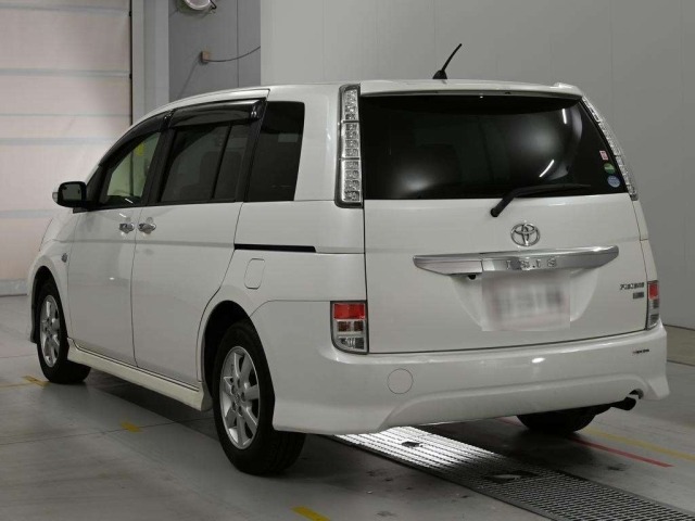 Toyota ISIS 2012 8469350-6