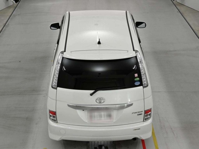 Toyota ISIS 2012 8469350-8