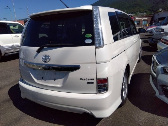 Toyota ISIS 2014 8469369-1