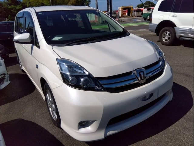 Toyota ISIS 2014 8469369-6