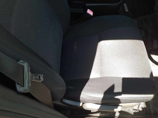 Toyota ISIS 2006 8469376-10