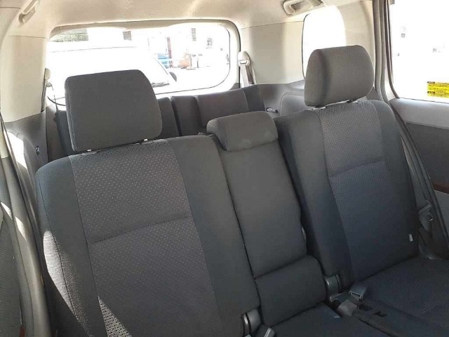 Toyota ISIS 2006 8469376-11