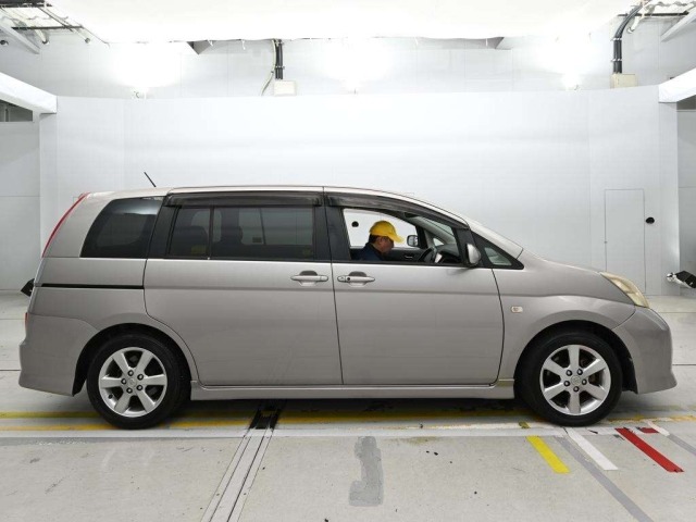 Toyota ISIS 2006 8469376-3