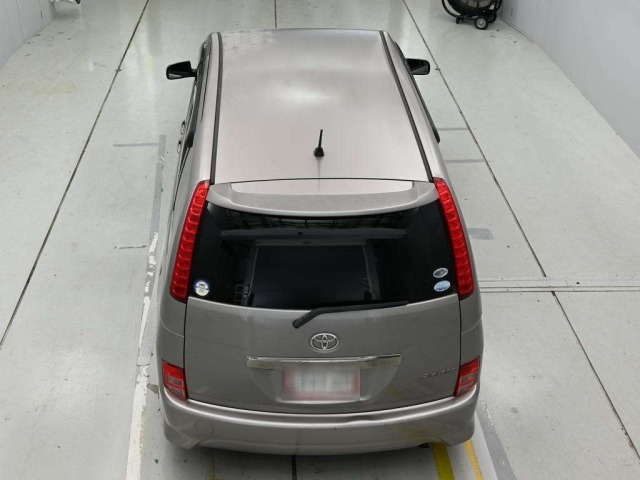 Toyota ISIS 2006 8469376-8