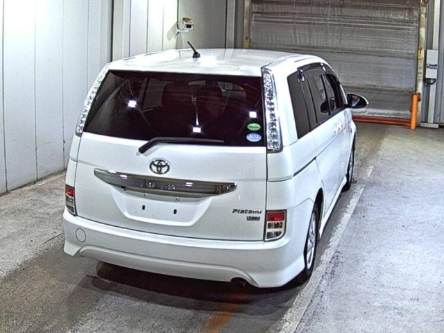Toyota ISIS 2014 8469378-5
