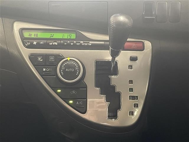 Toyota ISIS 2007 8469379-15