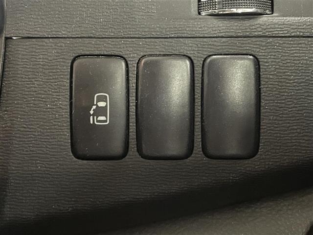 Toyota ISIS 2007 8469379-4