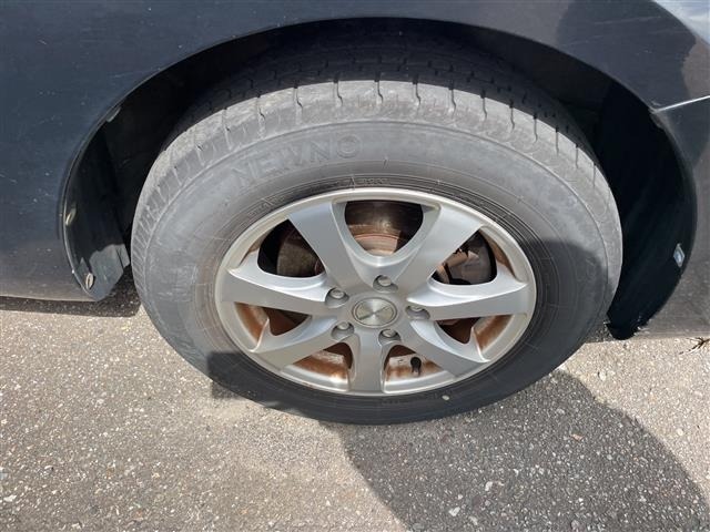 Toyota ISIS 2010 8469393-2
