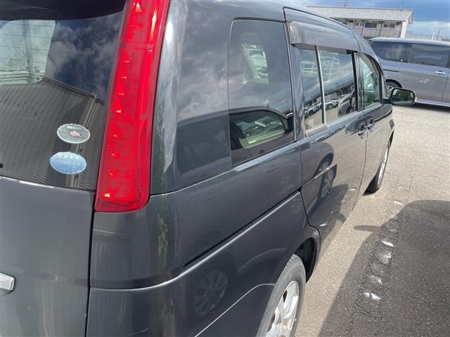 Toyota ISIS 2010 8469393-3