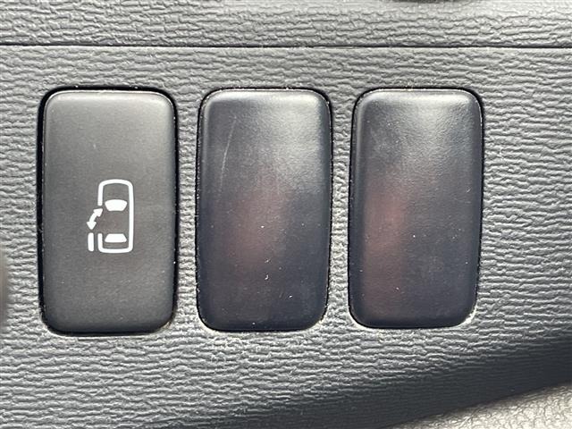 Toyota ISIS 2006 8469394-1
