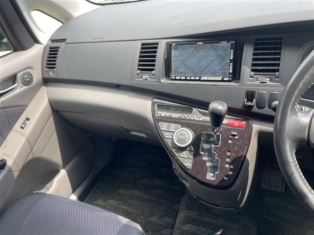 Toyota ISIS 2006 8469394-12