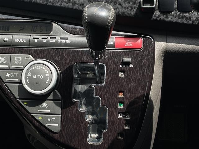 Toyota ISIS 2006 8469394-2