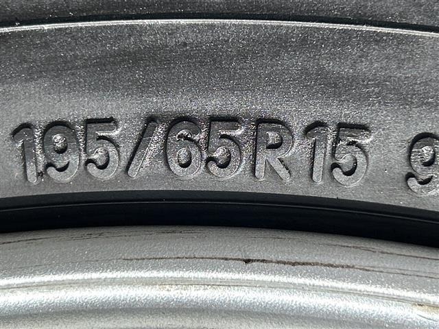 Toyota ISIS 2008 8469398-11