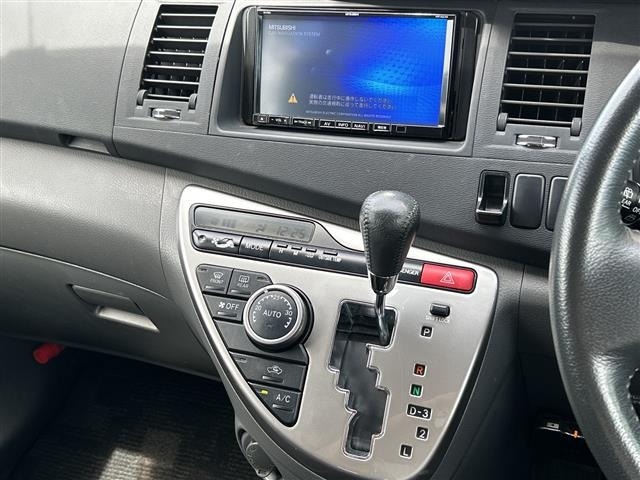 Toyota ISIS 2008 8469398-12