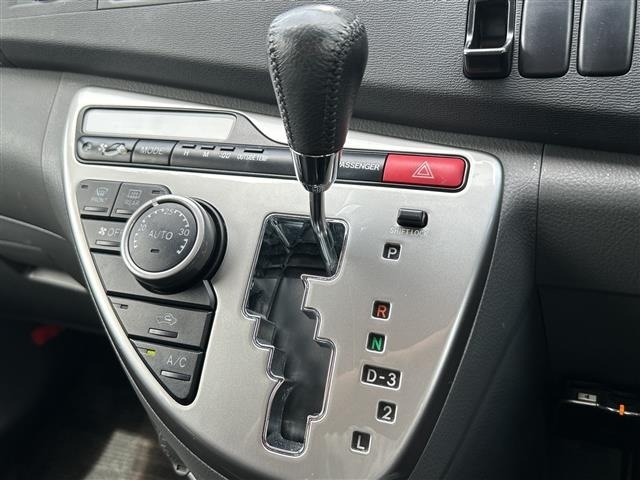 Toyota ISIS 2008 8469398-16