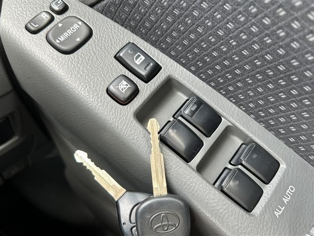 Toyota ISIS 2008 8469398-3