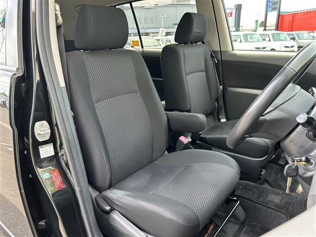 Toyota ISIS 2008 8469398-5