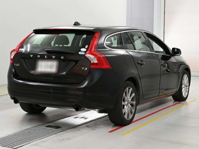 Volvo V60 2017 8466735-1