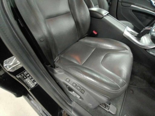 Volvo V60 2017 8466735-10