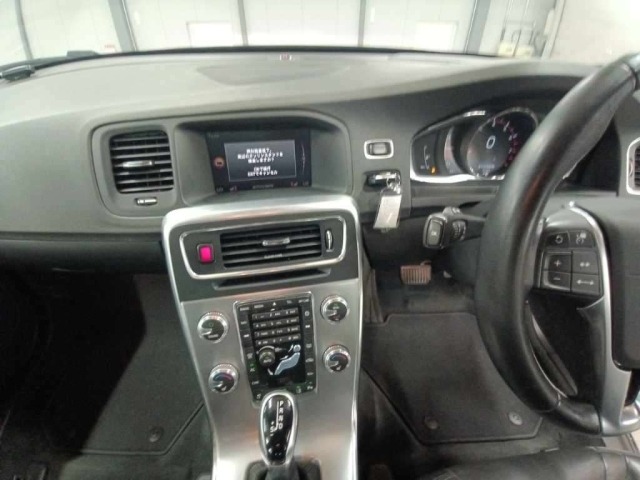 Volvo V60 2017 8466735-11