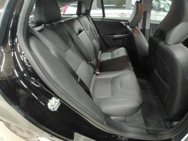 Volvo V60 2017 8466735-12