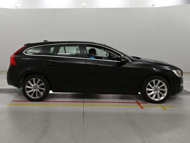 Volvo V60 2017 8466735-3
