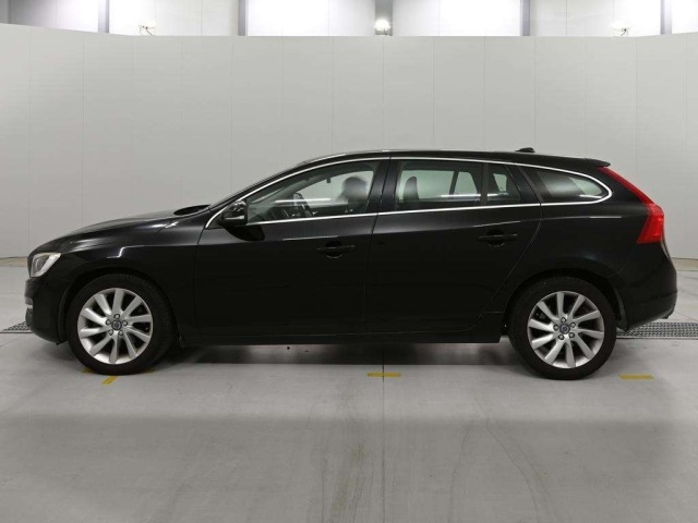 Volvo V60 2017 8466735-4
