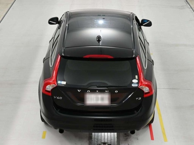 Volvo V60 2017 8466735-8