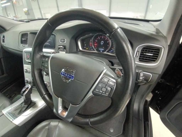 Volvo V60 2017 8466735-9