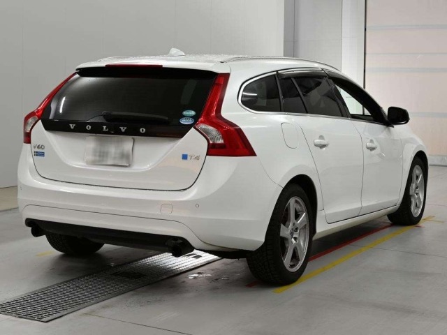 Volvo V60 2013 8466736-1