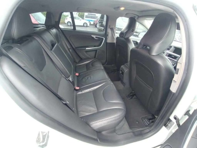 Volvo V60 2013 8466736-12