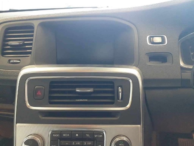 Volvo V60 2017 8466744-12