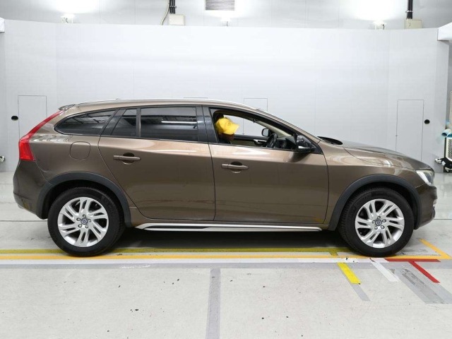 Volvo V60 2017 8466744-3