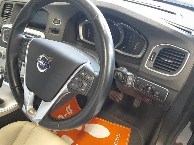 Volvo V60 2017 8466744-9