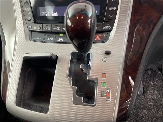 Toyota VELLFIRE 2013 8475932-3