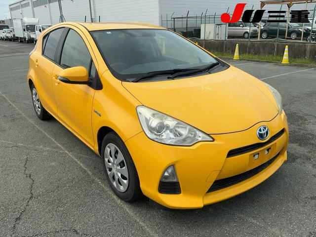 Toyota AQUA 2014 8482008-0