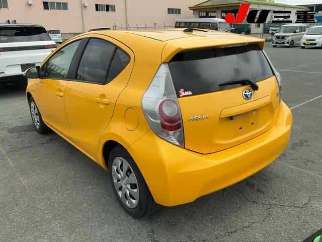 Toyota AQUA 2014 8482008-1