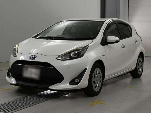 Toyota AQUA 2018 8482015-0