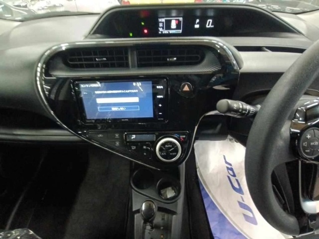 Toyota AQUA 2018 8482015-11