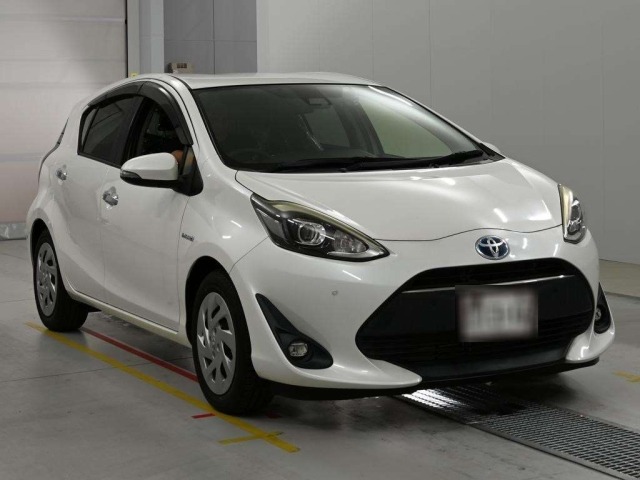 Toyota AQUA 2018 8482015-5