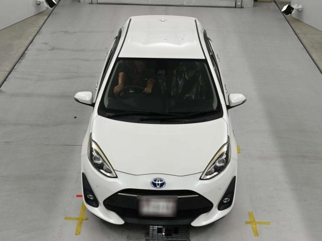 Toyota AQUA 2018 8482015-7