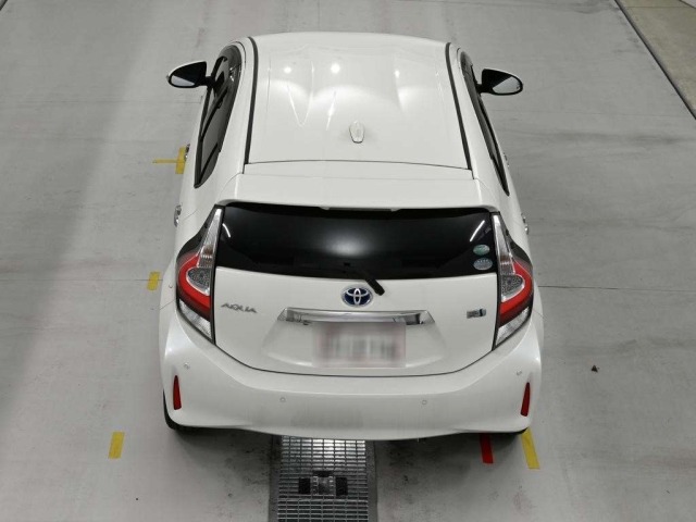Toyota AQUA 2018 8482015-8