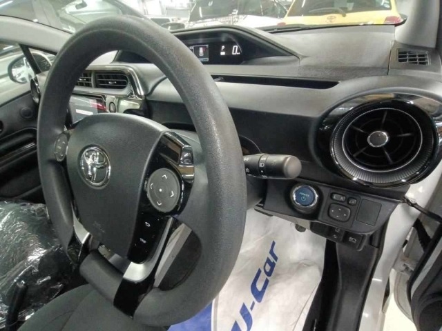 Toyota AQUA 2018 8482015-9